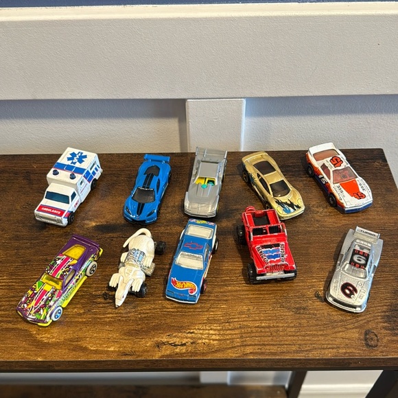 HOT WHEELS -USED HOT WHEELS BUNDLE - Picture 1 of 6